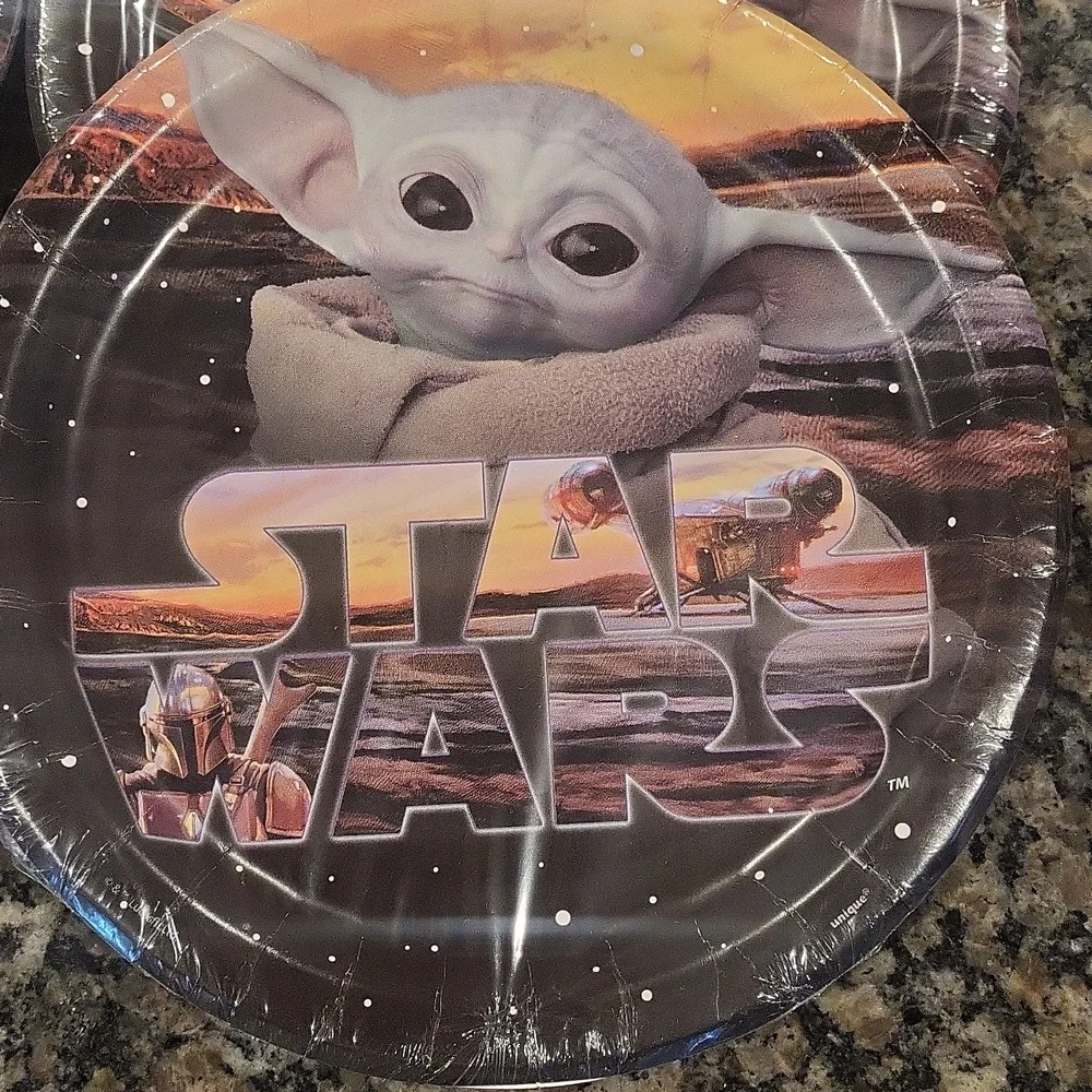 Lot of 6 Star Wars plates total 32 & cupstotal 2 new sealed as pictured